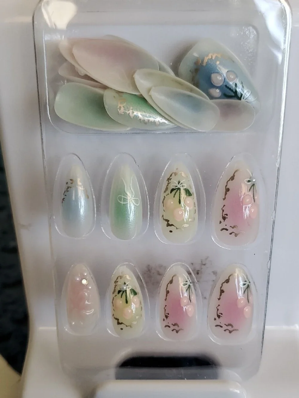 Handmade Floral Press-On Nails — Pastel Green & Pink #11